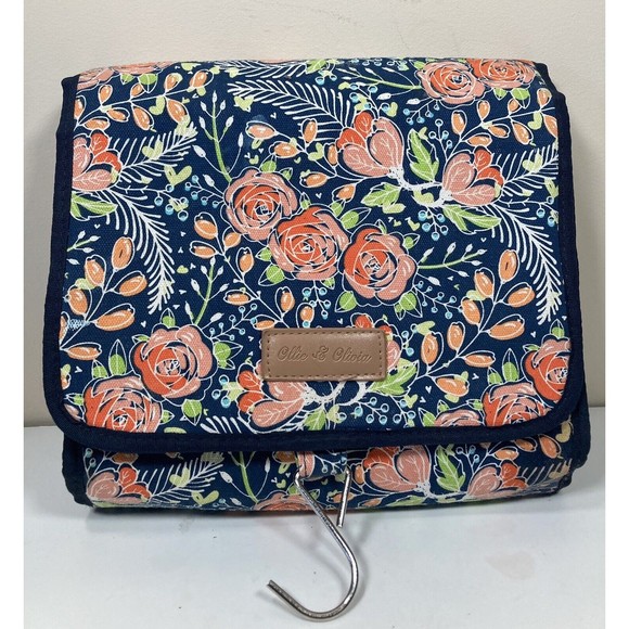 Ollie & Olivia Handbags - Ollie & Olivia Hanging Travel Toiletry Bag Cosmetic Snap Enclosure EUC